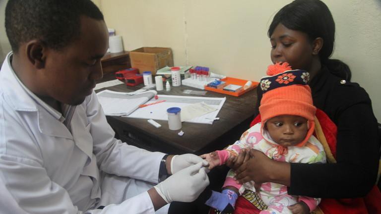 WHO phê duyệt vắc-xin đầu tiên chống sốt rét, gọi đây là 'cột mốc lịch sử' 